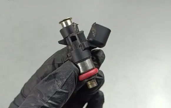 Jeep Grand Cherokee WL Fuel injector 05281427AA