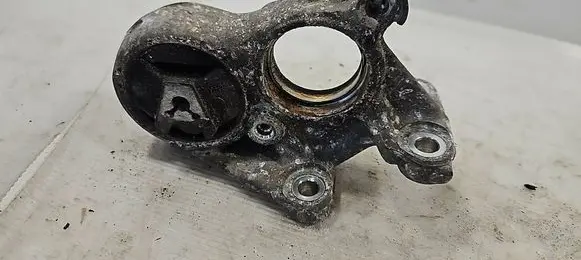 Citroen C4 II Engine mount bracket 81090780