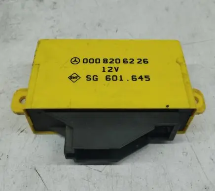 Mercedes-Benz E W124 Seat heating relay 0008206226 A0008206226