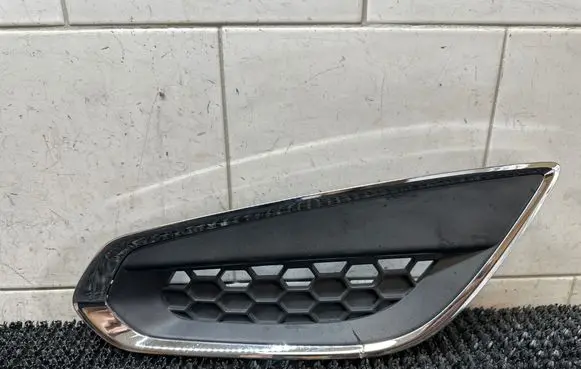 Volvo V60 Front bumper lower grill 31294133