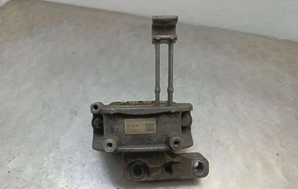 Skoda Superb B8 (3V) Engine mount bracket 3Q0199262J
