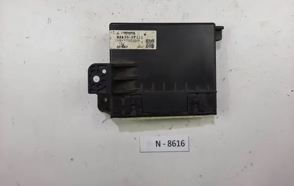 Toyota Verso Air conditioning/heating control unit 886500F111