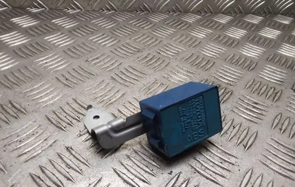 Toyota Prius (XW20) Window wiper relay 8594047010 0521003082
