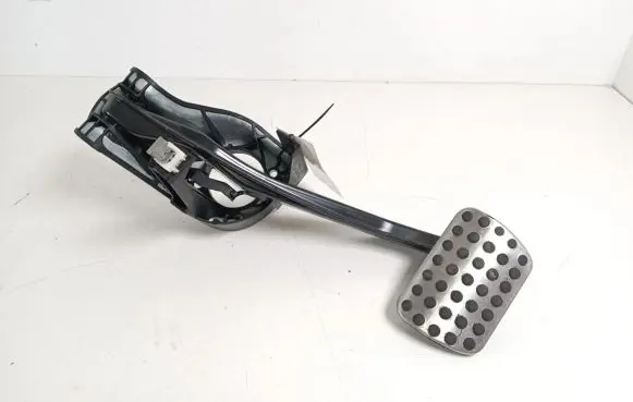 Mercedes-Benz CLS C218 X218 Brake pedal A2042902101
