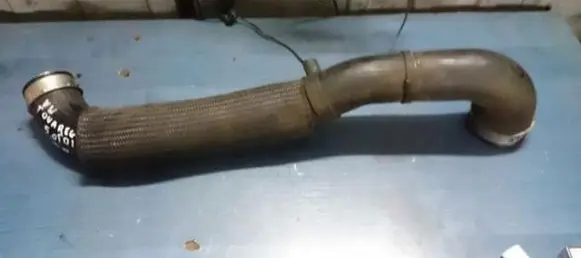 Volkswagen Touareg I Engine coolant pipe/hose