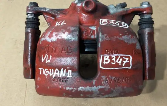 Volkswagen Tiguan Front brake caliper 6798G