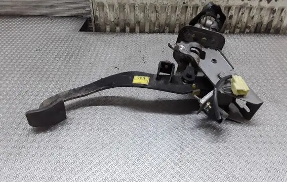 KIA Sportage Clutch pedal 