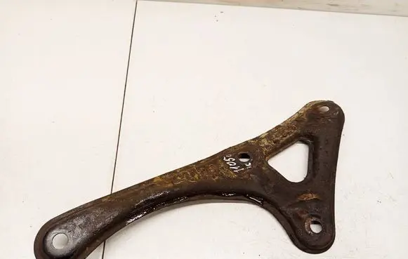 Toyota Corolla Verso AR10 Engine mounting bracket 