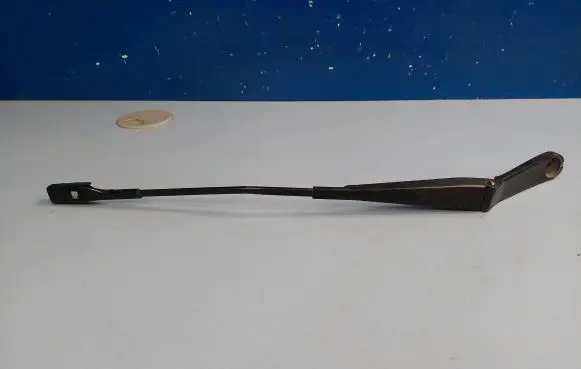 Audi Q3 8U Front wiper blade arm 8U1955407