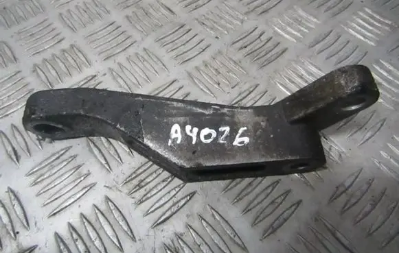 Volvo XC90 Engine mounting bracket