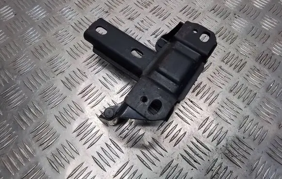 Mazda 2 Engine mount bracket