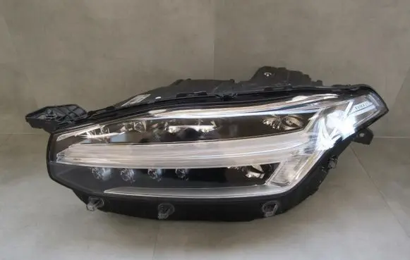 Volvo XC90 Headlight/headlamp 31656987