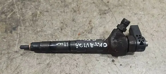 Skoda Octavia Mk2 (1Z) Fuel injector 0445110647
