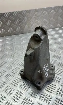 Mercedes-Benz C W205 Engine mounting bracket A2742234304
