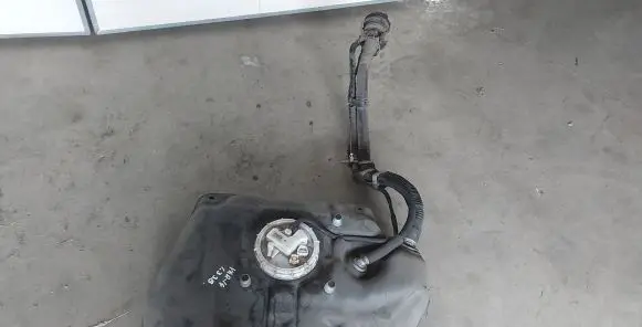 Toyota Yaris Fuel tank 771000D220 771000D240
