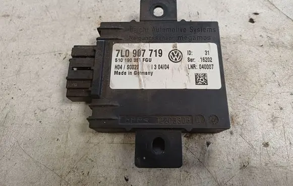 Volkswagen Touareg I Alarm control unit/module 7L0907719