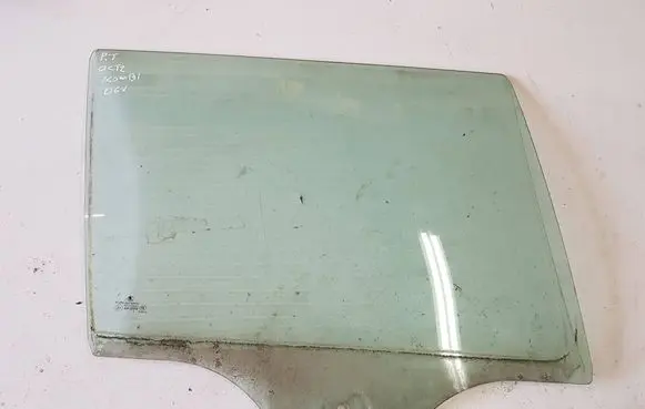 Skoda Octavia Mk2 (1Z) Rear door window glass 