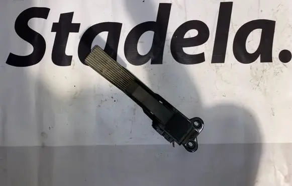 Mercedes-Benz ML W164 Accelerator throttle pedal A1643000004 1643000004