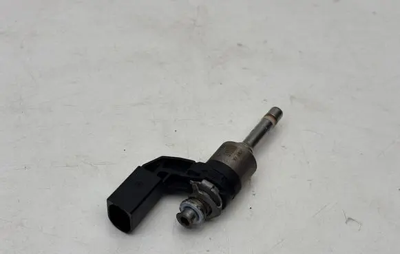 Volkswagen Eos Fuel injector 03C906036F