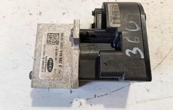 Audi Q7 4M Air conditioning (A/C) expansion valve 4M0816682E