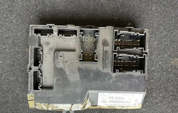 Ford Fiesta Comfort/convenience module 8V5115K600EH 030139674901 116RA000084