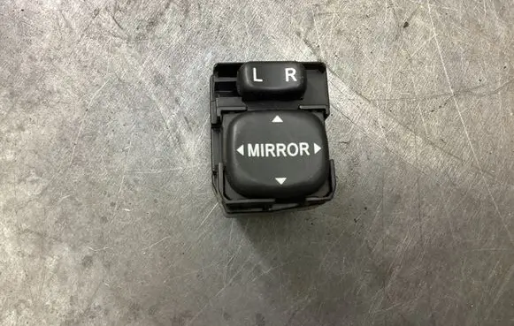 Toyota Corolla Verso AR10 Wing mirror switch 183574