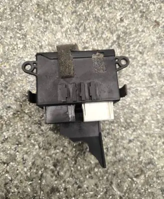 BMW 3 E46 Wing mirror control module 6913364 85021805 110187