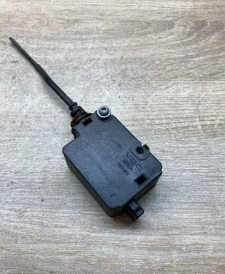 BMW 3 E46 Fuel tank cap lock motor 8372240