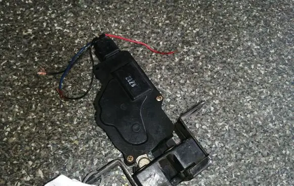 KIA Sorento Tailgate window lock/catch/latch 871303E000