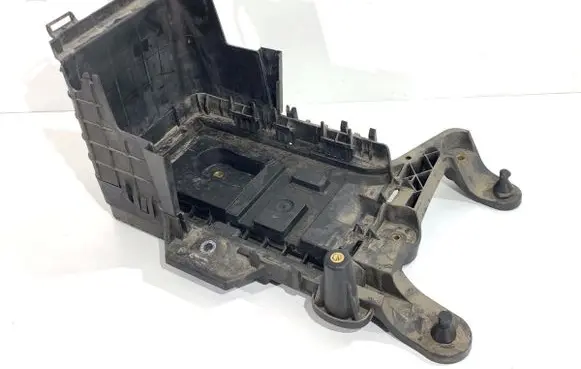 Volkswagen PASSAT B7 Battery bracket 1K0915333
