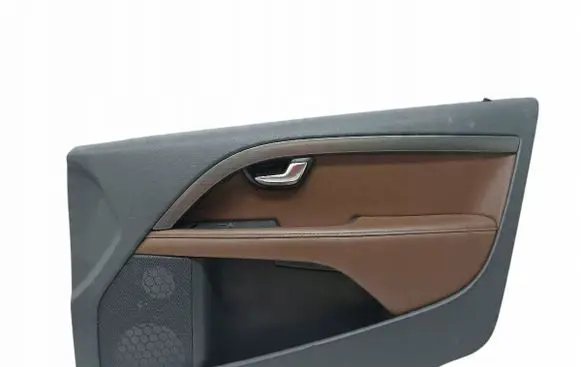 Volvo XC70 Front door card panel trim