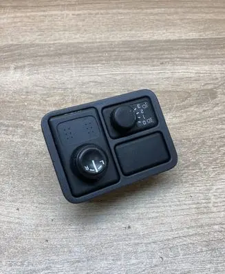 Nissan Almera Headlight level height control switch 6896090J00