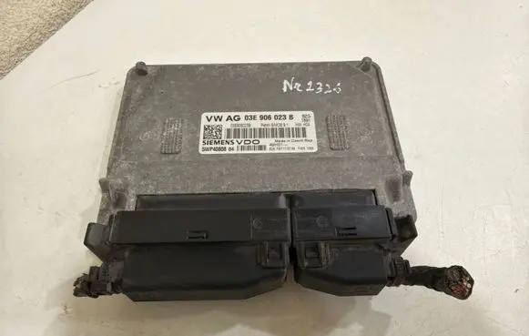 Skoda Fabia Mk2 (5J) Engine control unit/module 03E906023B