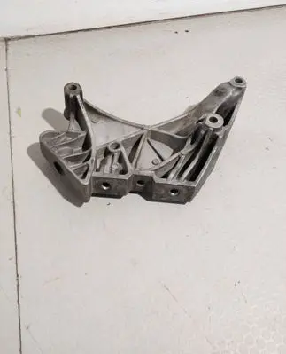 Skoda Octavia Mk2 (1Z) Engine mounting bracket 06J199207P