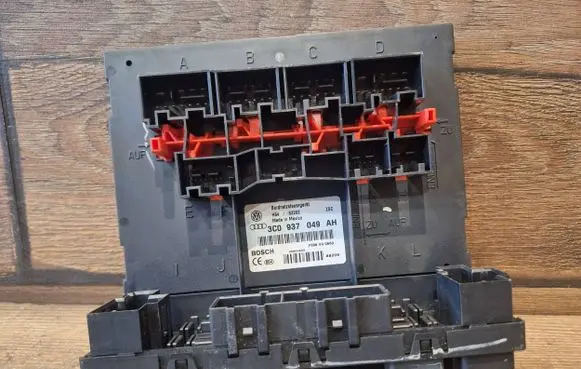 Volkswagen Jetta V Comfort/convenience module 3C0937049AH F005V00660 00900222
