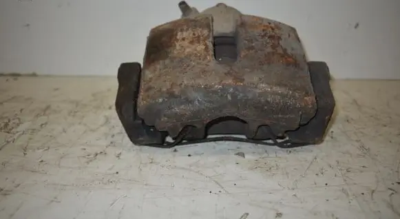 Volkswagen Touran I Front brake caliper