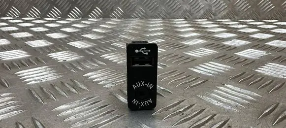 BMW 3 F30 F35 F31 AUX in-socket connector 9229246 84109229246 8410922924603