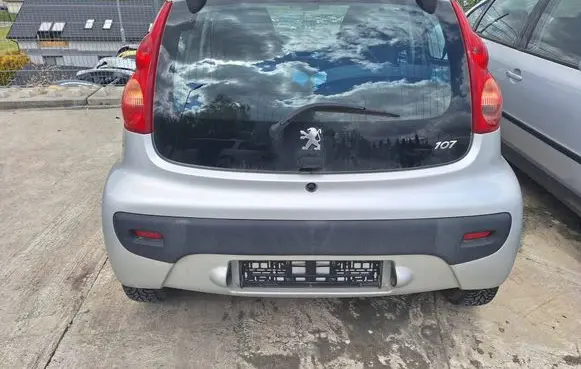 Peugeot 107 Opening tailgate glass PEUGEOT107SZYBAKLA