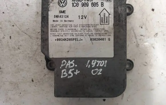Volkswagen PASSAT B5.5 Airbag control unit/module 1C0909605B 5WK43124 03020401