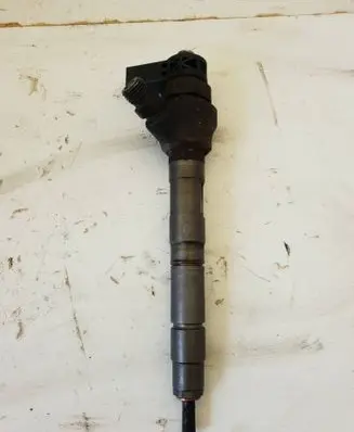Audi A4 S4 B8 8K Fuel injector 03L130277J
