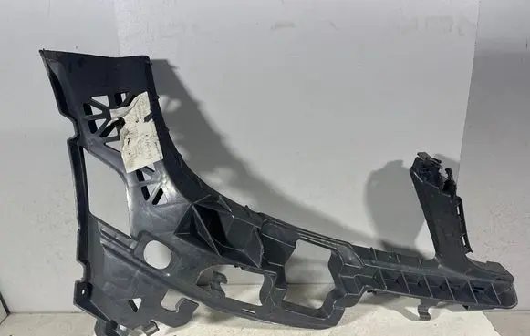 Mercedes-Benz C W204 Front bumper mounting bracket A2048850865