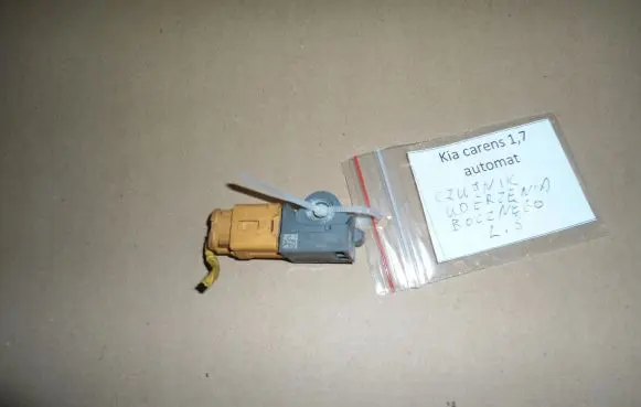 KIA Carens III Airbag deployment crash/impact sensor