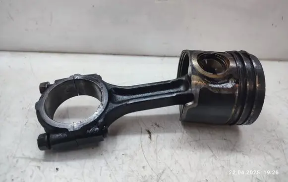 KIA Sorento Piston with connecting rod