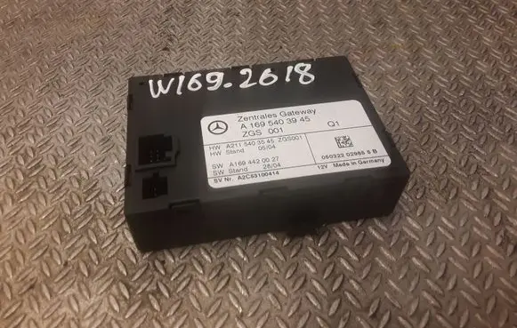 Mercedes-Benz A W169 Gateway control module 1695403945 A1695403945