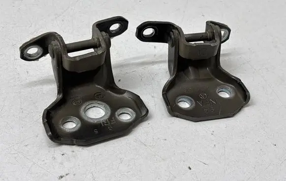 Subaru Legacy Front door hinge set 
