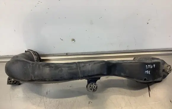BMW 7 E38 Air intake duct part 13712247912