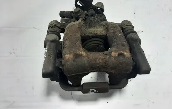 Volkswagen Jetta VI Rear brake caliper