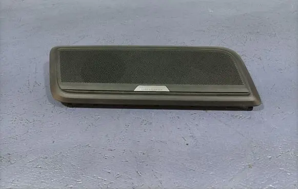 Audi A8 S8 D2 4D Subwoofer speaker 4N0863487A