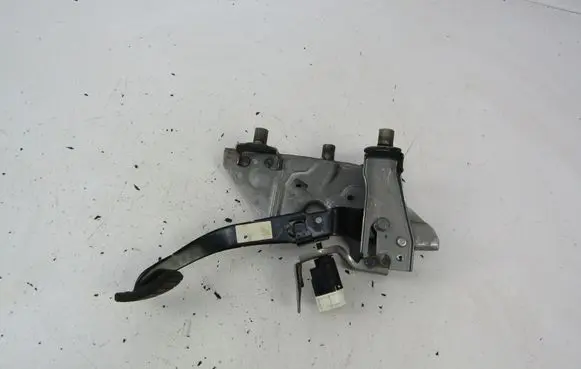 Renault Clio I Brake pedal 
