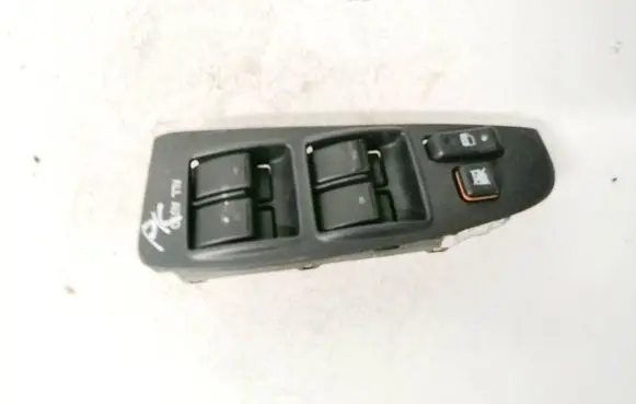 Toyota Avensis T250 Electric window control switch 8480205210